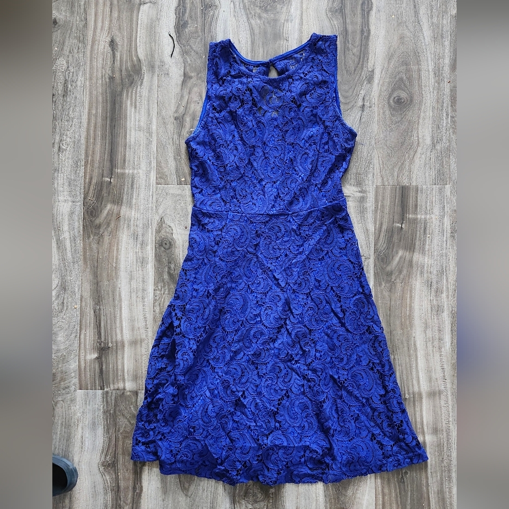 Elegant Blue Lace Midi Dress